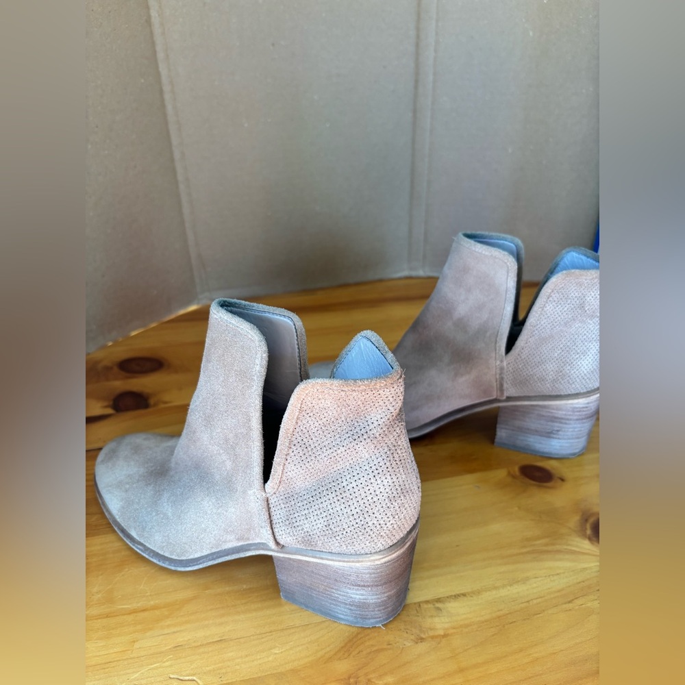 BP Suede Tan Ankle Booties 9.5 - Picture 3 of 8
